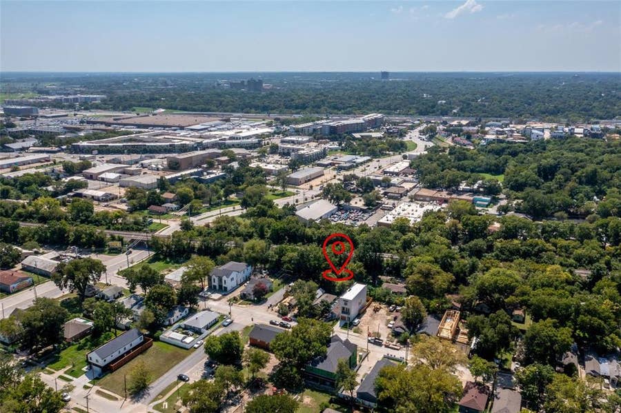 Property photo for 907 Walkway Street, Dallas, TX