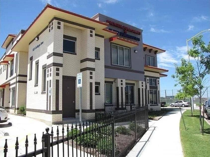 Property photo for 923 College Avenue, Fort Worth, TX