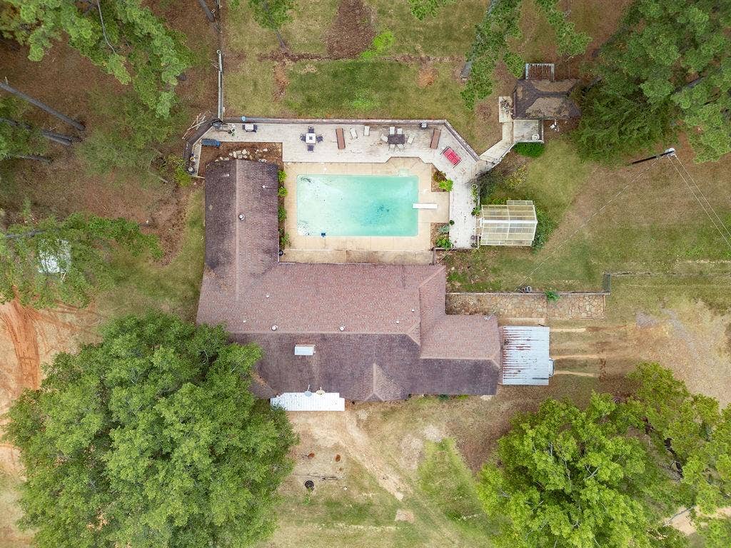 19418 CR 4125, Lindale, TX 75771 Aerial view of property and surrounding area featuring a pool