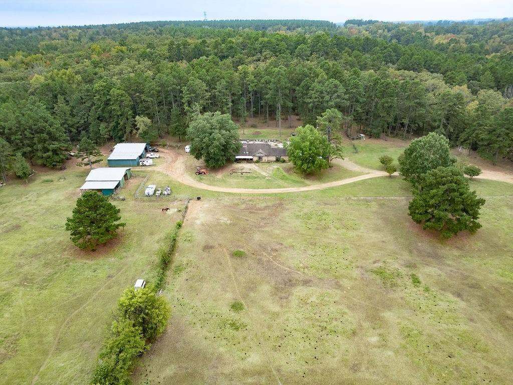 19418 CR 4125, Lindale, TX 75771 Drone / aerial view of a heavily wooded area