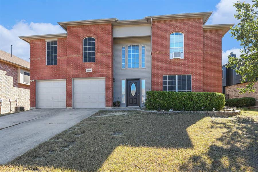 Property photo for 1229 Topeka Drive, Saginaw, TX