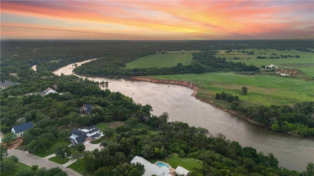 1068 Brazos Bluff Drive, China Spring, TX 76633 Nature Trail Access to beautiful Brazos River!