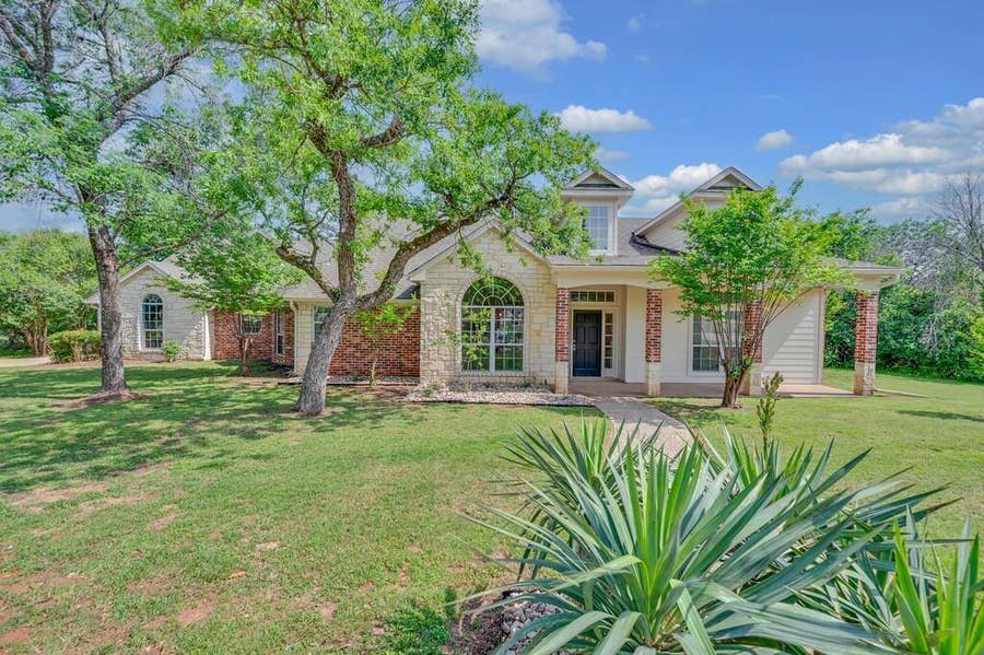 Property photo for 1068 Brazos Bluff Drive, China Spring, TX