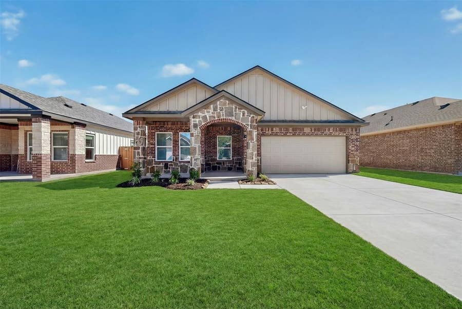 Property photo for 1221 S Rockwall Avenue, Terrell, TX