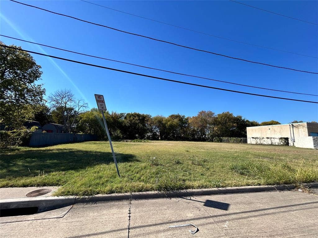 2115 Solona Street, Haltom City, TX 76117 2115 Solona Street, Haltom City, TX 76117