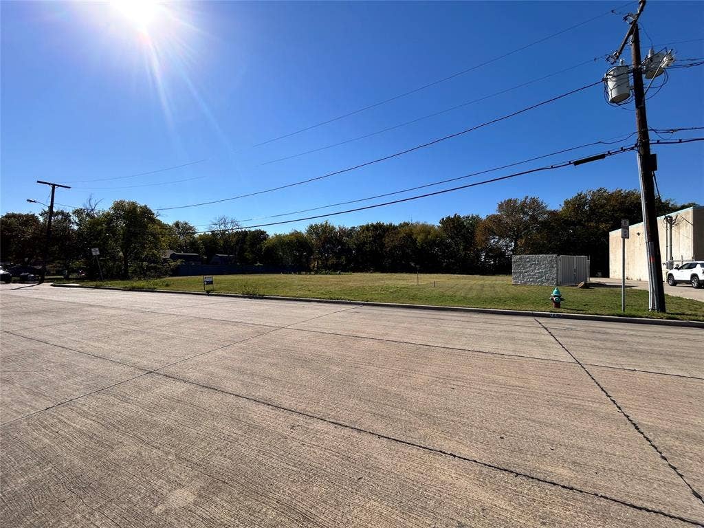 2115 Solona Street, Haltom City, TX 76117 2115 Solona Street, Haltom City, TX 76117