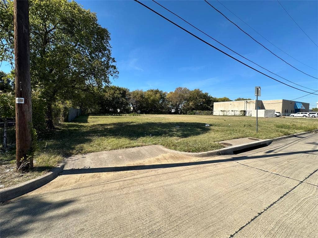 2115 Solona Street, Haltom City, TX 76117 2115 Solona Street, Haltom City, TX 76117