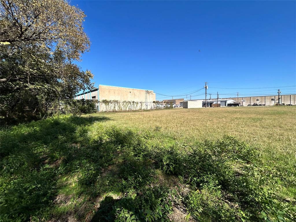 2115 Solona Street, Haltom City, TX 76117 2115 Solona Street, Haltom City, TX 76117