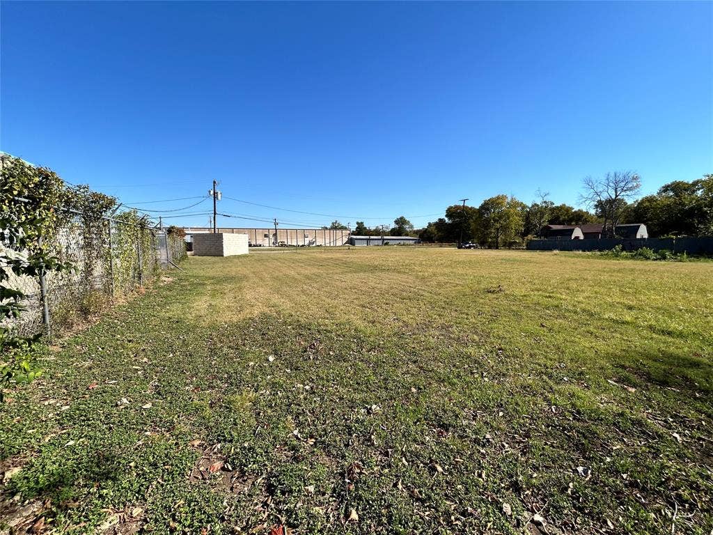 2115 Solona Street, Haltom City, TX 76117 2115 Solona Street, Haltom City, TX 76117
