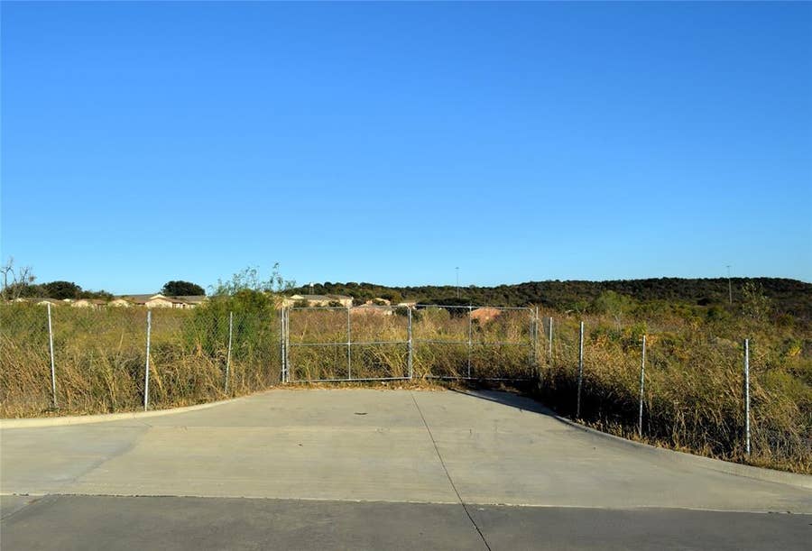 Property photo for 6151 Sportsmans Parkway, Dallas, TX