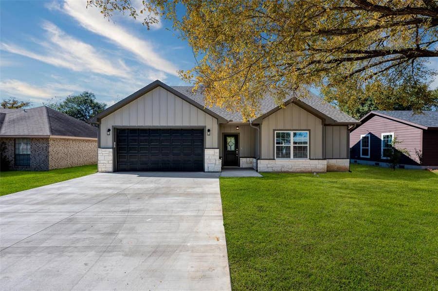 Property photo for 213 Anchor Lane, Gun Barrel City, TX