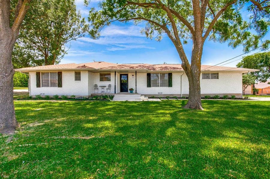 Property photo for 220 N Town East Boulevard, Sunnyvale, TX