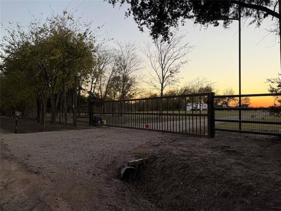Property photo for 564 County Road 3201, Campbell, TX