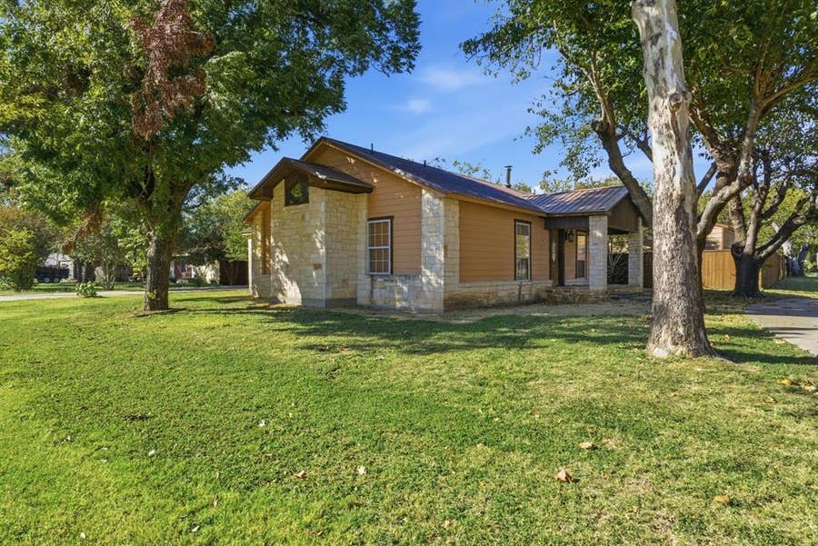 Property photo for 200 N Elm Lane, Tolar, TX