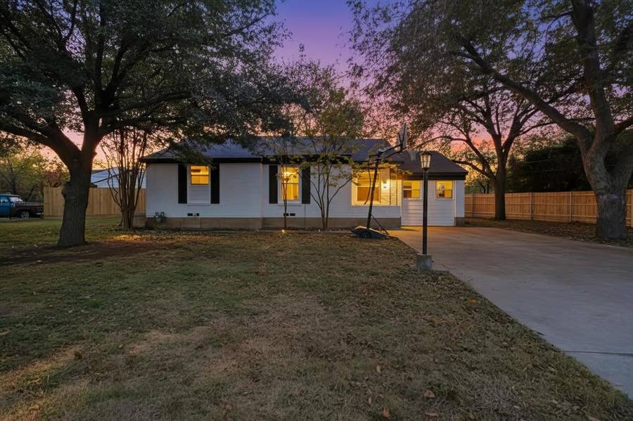 Property photo for 1626 Crest Ridge Drive, Dallas, TX