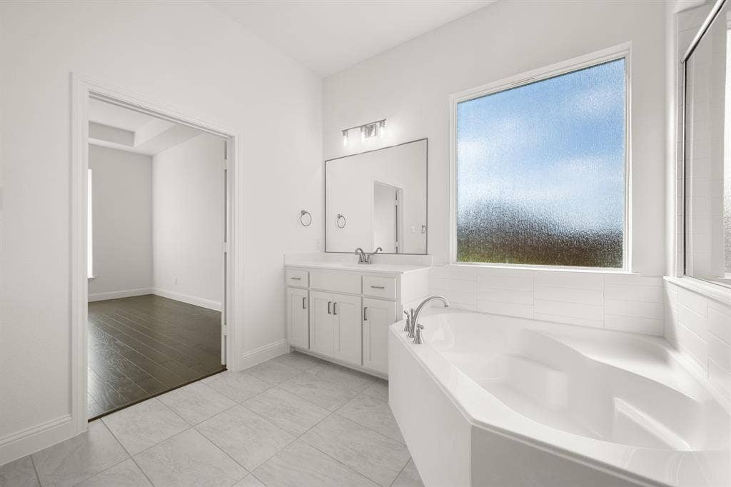 764 Texas Thistle Road, Waxahachie, TX 75165 764 Texas Thistle- Primary Suite-5