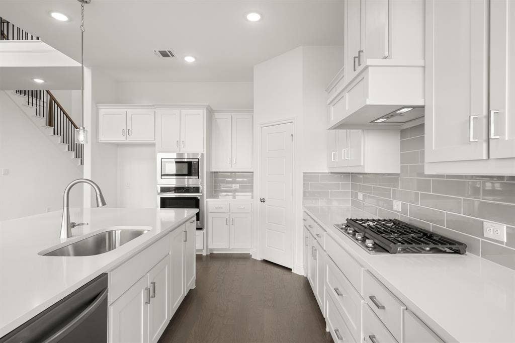 764 Texas Thistle Road, Waxahachie, TX 75165 764 Texas Thistle- Kitchen-3