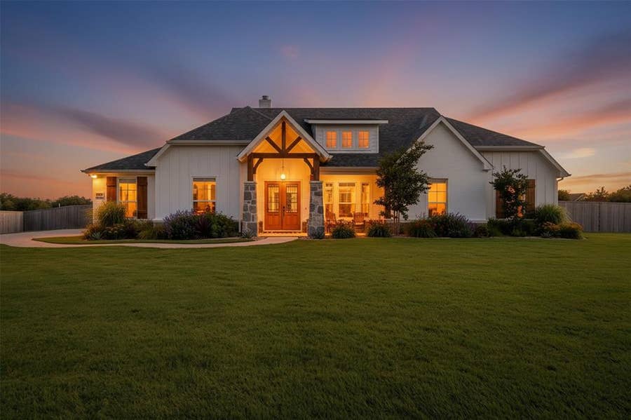 Property photo for 8221 David Lane, Midlothian, TX
