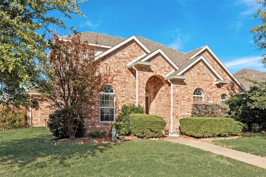 Property photo for 301 Quail Run Road, Red Oak, TX