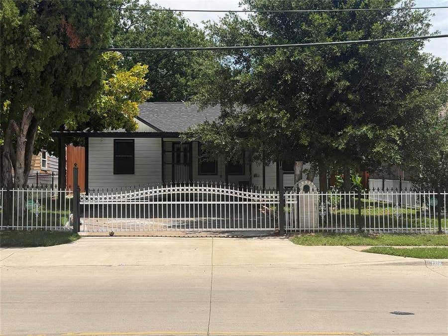 Property photo for 1318 S Ewing Avenue, Dallas, TX