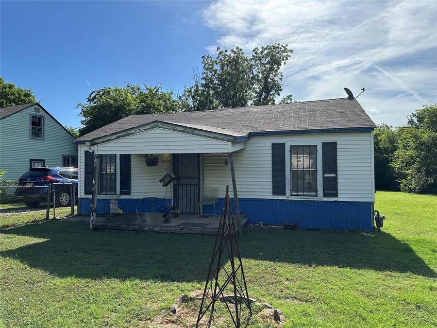 Property photo for 9208 Newhall Street, Dallas, TX