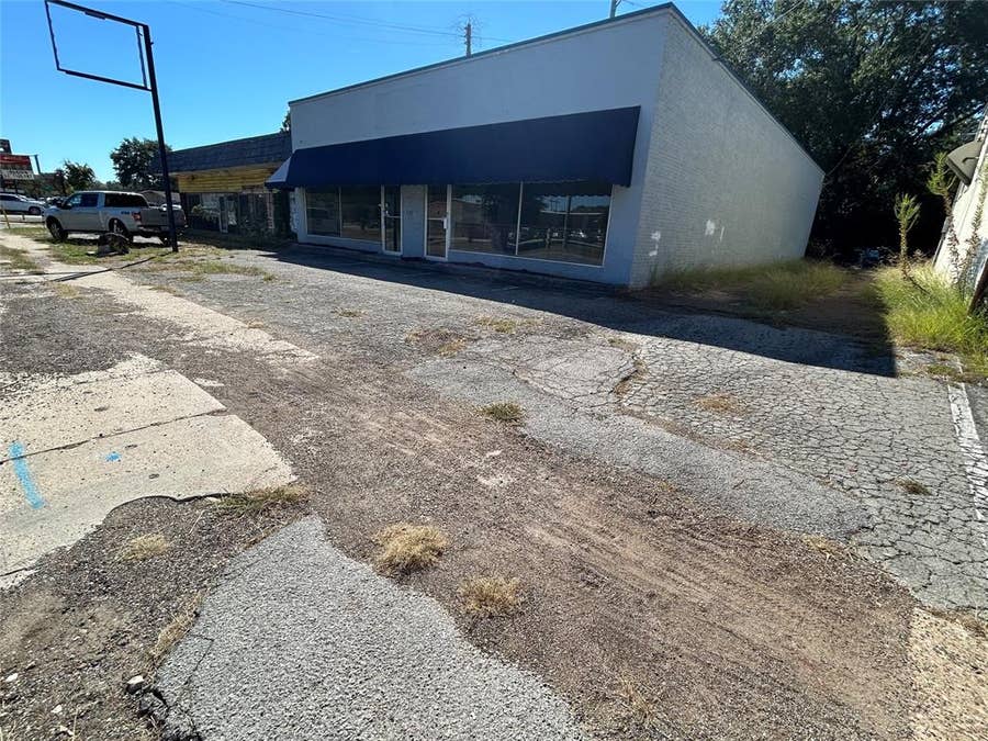 Property photo for 121 S Glenwood Boulevard, Tyler, TX