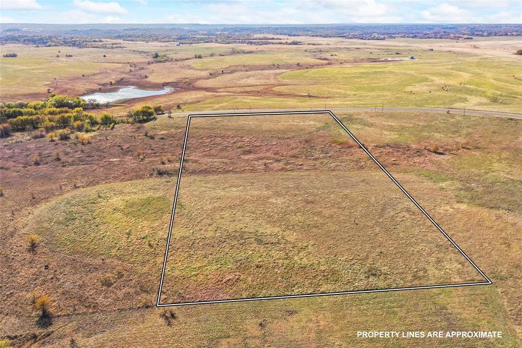 1315 Fm 677 S, Saint Jo, TX 76265 Overview of rural landscape featuring property boundaries highlighted and a nearby body of water