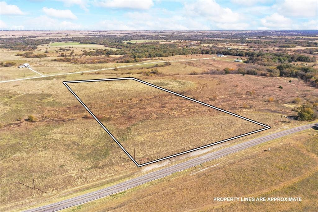 1315 Fm 677 S, Saint Jo, TX 76265 Aerial view of sparsely populated area with property boundaries highlighted