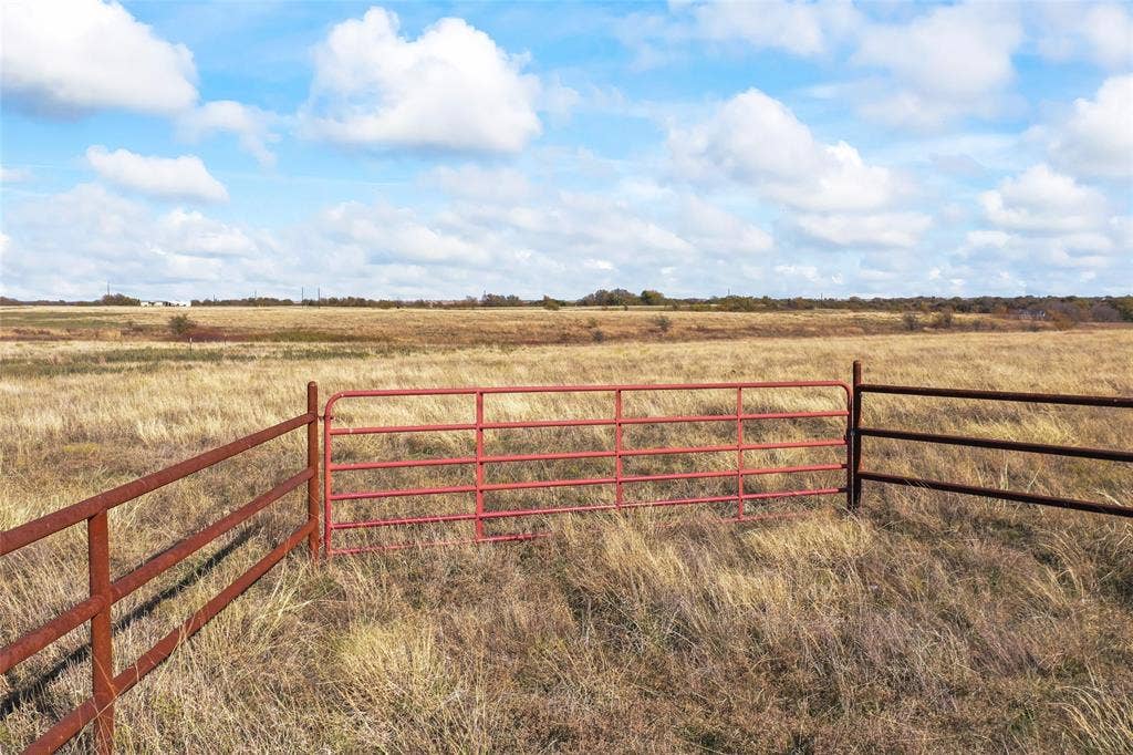 1315 Fm 677 S, Saint Jo, TX 76265 Gate featuring a view of rural / pastoral area