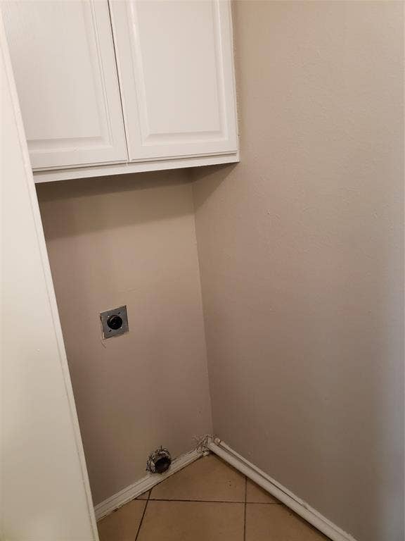 808-810 Red Bud Drive, DeSoto, TX 75115 808 - Dryer would be located here, with cabinet above.
