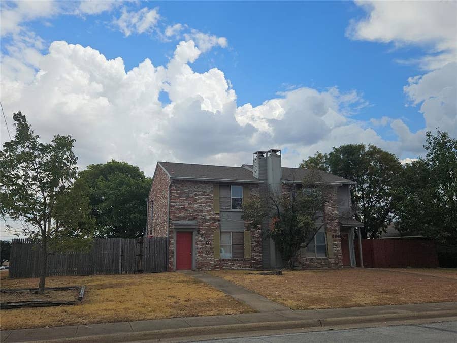 Property photo for 808-810 Red Bud Drive, DeSoto, TX