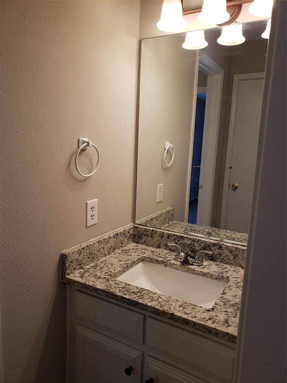 808-810 Red Bud Drive, DeSoto, TX 75115 808 - Outer vanity.