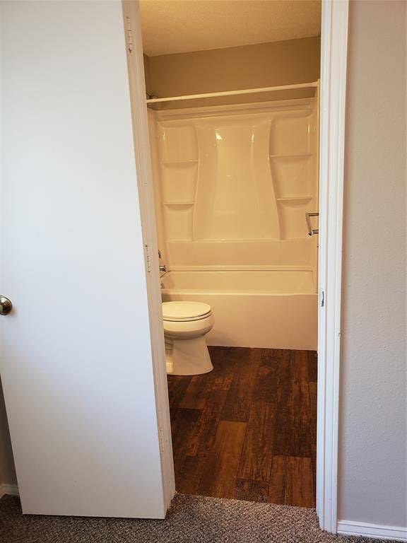 808-810 Red Bud Drive, DeSoto, TX 75115 808 - Tub with shower surround.