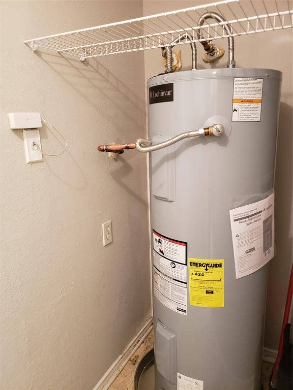 808-810 Red Bud Drive, DeSoto, TX 75115 808 - Electric water heater at utility room. Tenant washer to sit in front of water heater.