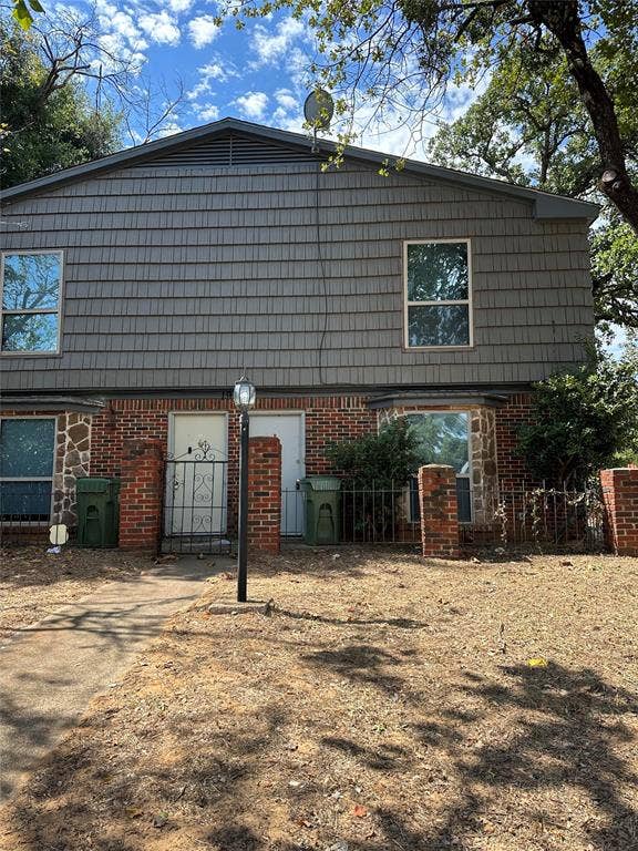 Property photo for 1904 W Sanford Street, Arlington, TX
