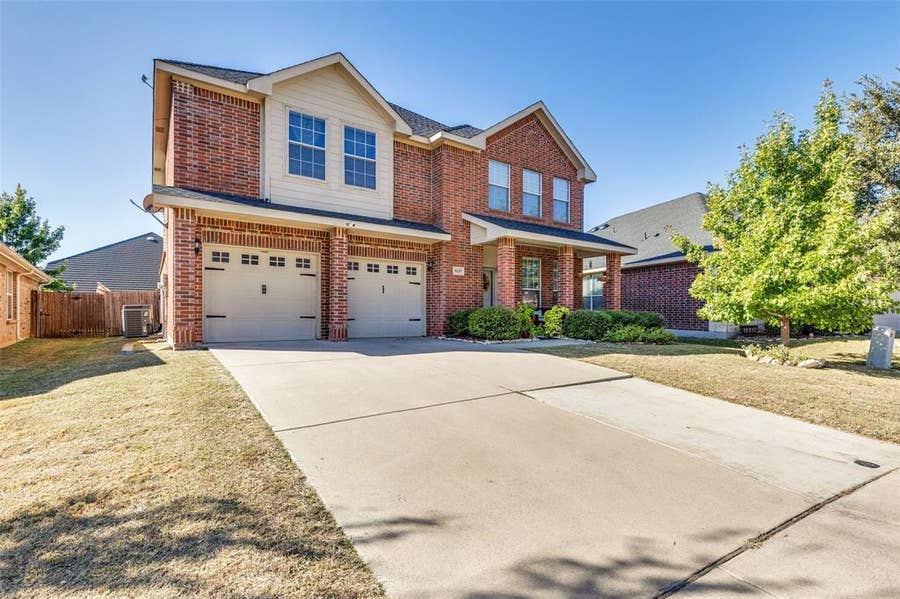 Property photo for 9237 Tierra Verde Drive, Fort Worth, TX