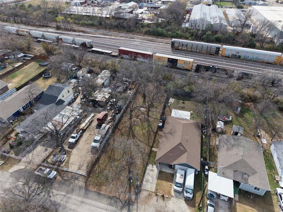 Property photo for 1906 Muncie Avenue, Dallas, TX