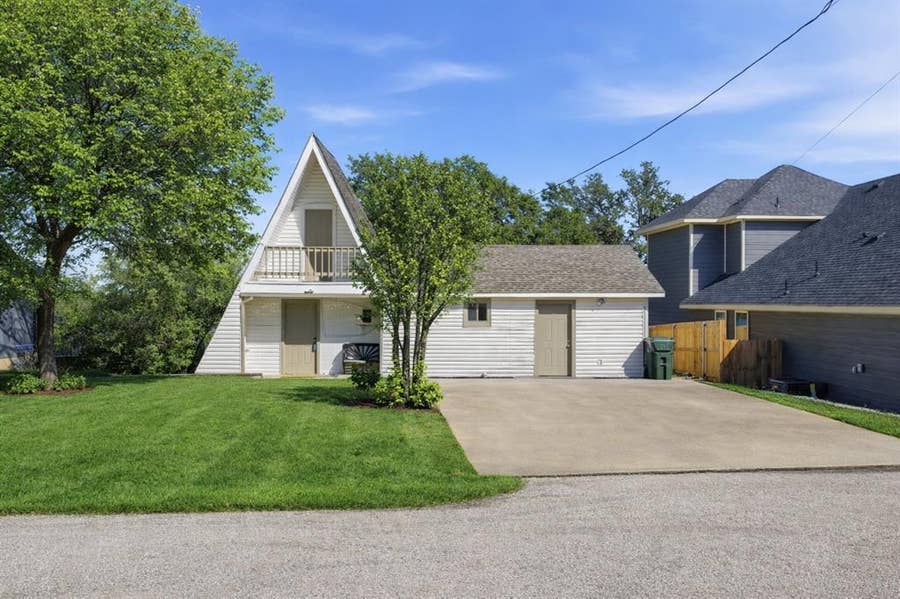 Property photo for 2707 Austin Drive, Granbury, TX