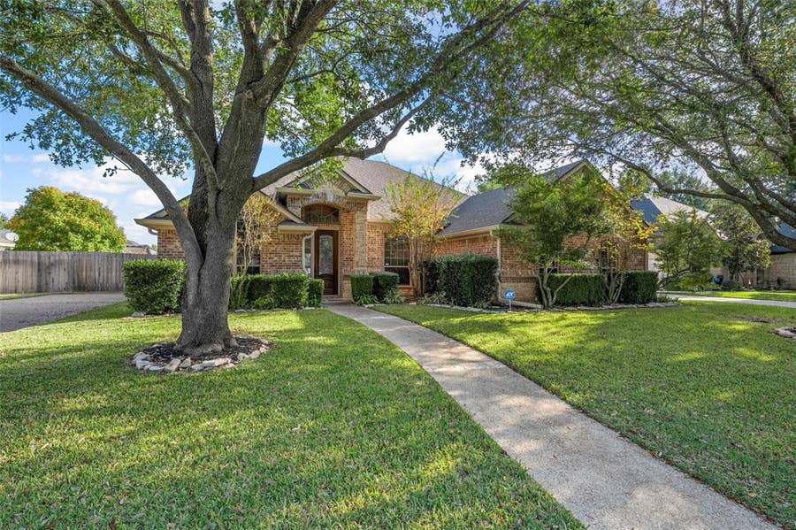 Property photo for 302 Canterbury Drive, Waco, TX