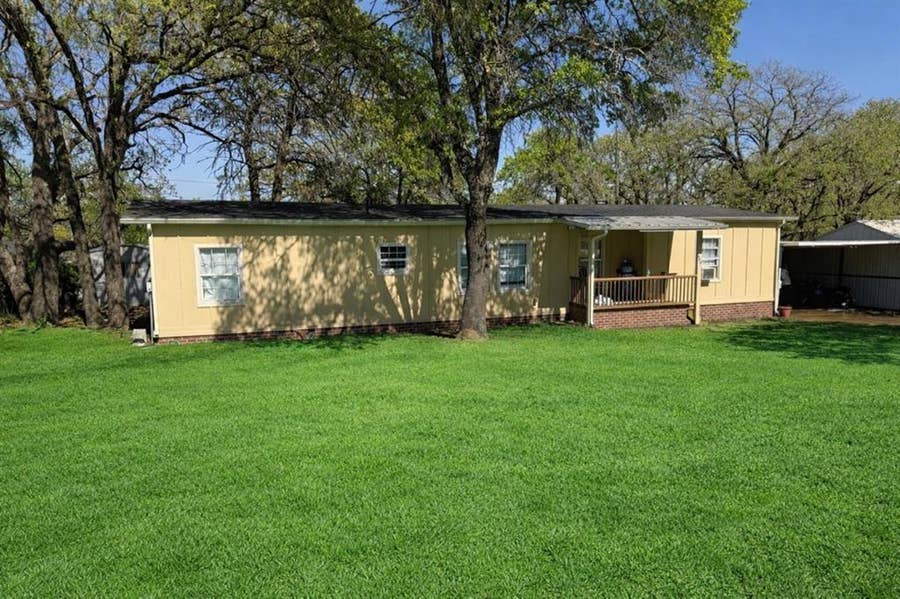 Property photo for 809 Harness Trail, Granbury, TX