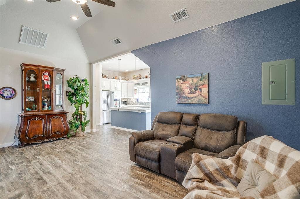 253 Bayne Road, Haslet, TX 76052 253 Bayne Road, Haslet, TX 76052