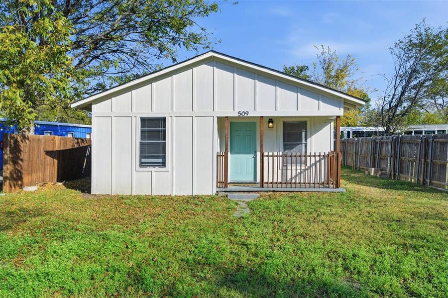 Property photo for 509 E 3rd Street, Lancaster, TX