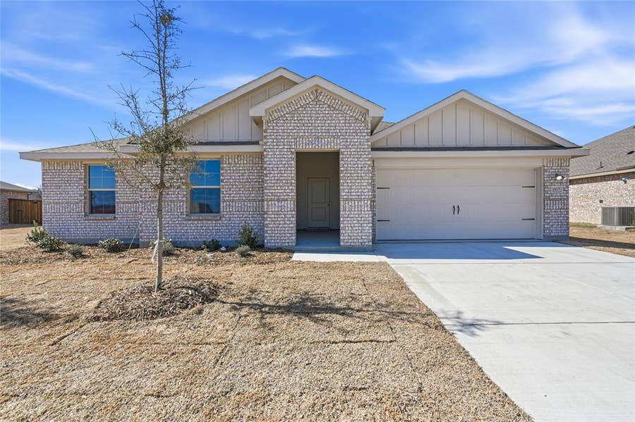 Property photo for 1917 Reveille Way, Terrell, TX