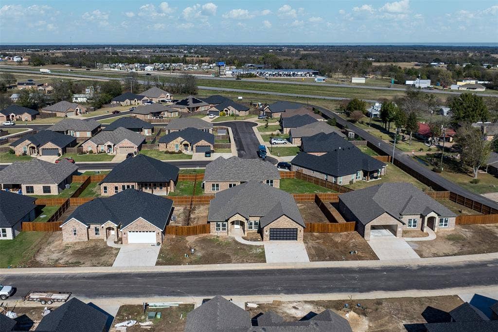 504 Limestone Circle, Mabank, TX 75147