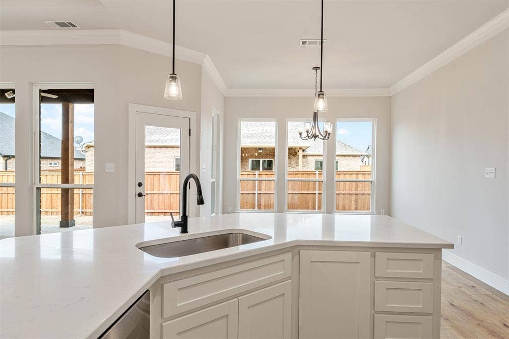 504 Limestone Circle, Mabank, TX 75147