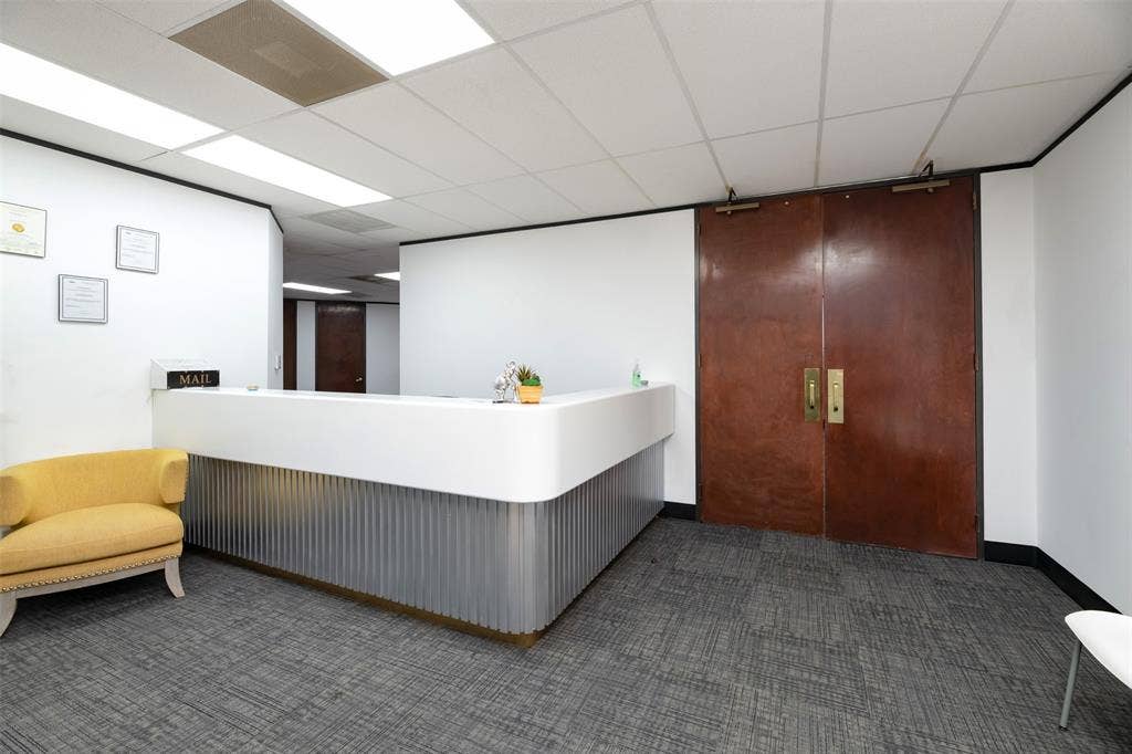 1610 Corporate Court, Irving, TX 75038 Reception area featuring a drop ceiling