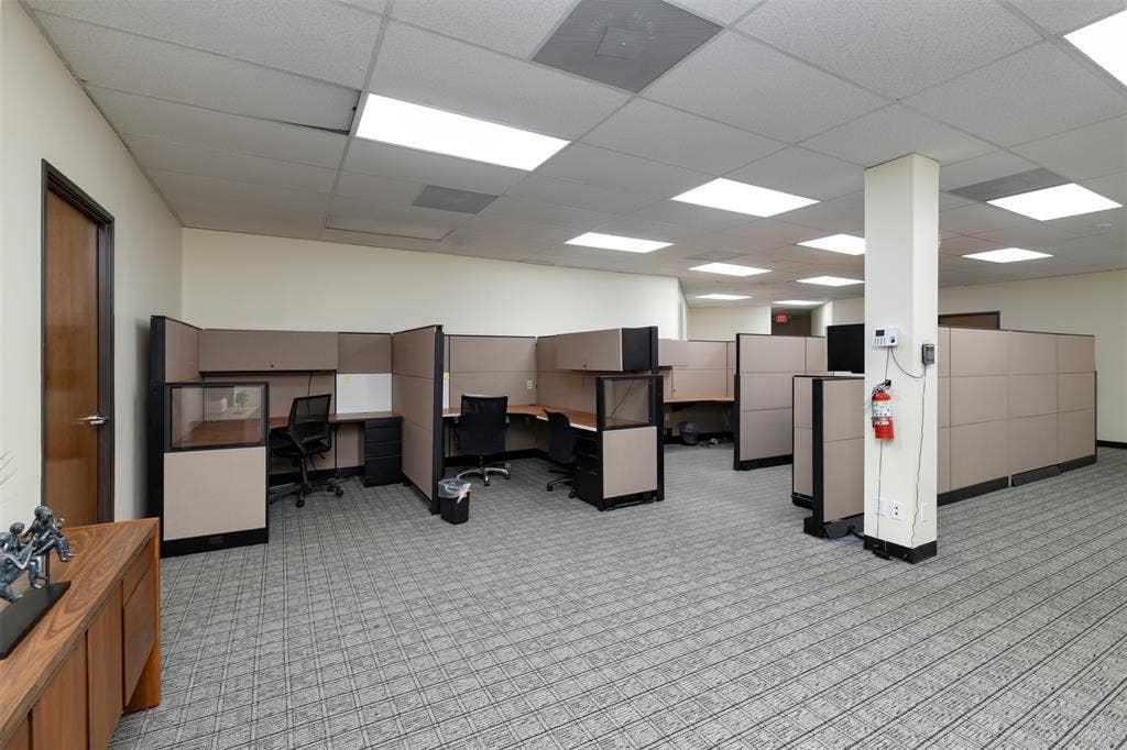 1610 Corporate Court, Irving, TX 75038 Office space with a paneled ceiling