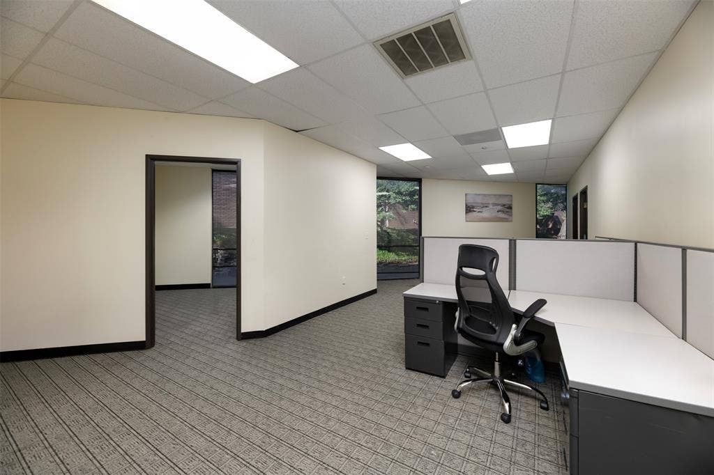 1610 Corporate Court, Irving, TX 75038 Office space with a drop ceiling