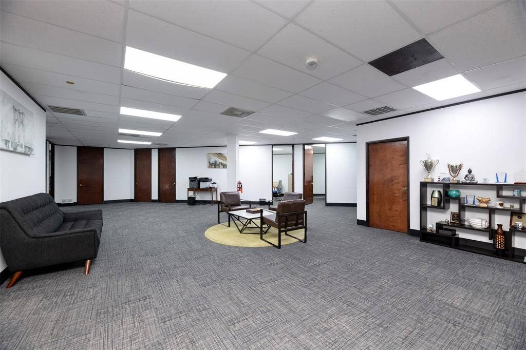 1610 Corporate Court, Irving, TX 75038 Building lobby featuring a paneled ceiling
