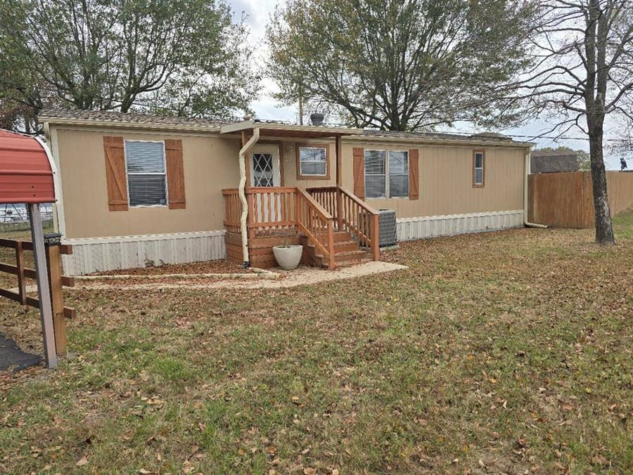 Property photo for 119 Still Water Street, Gun Barrel City, TX